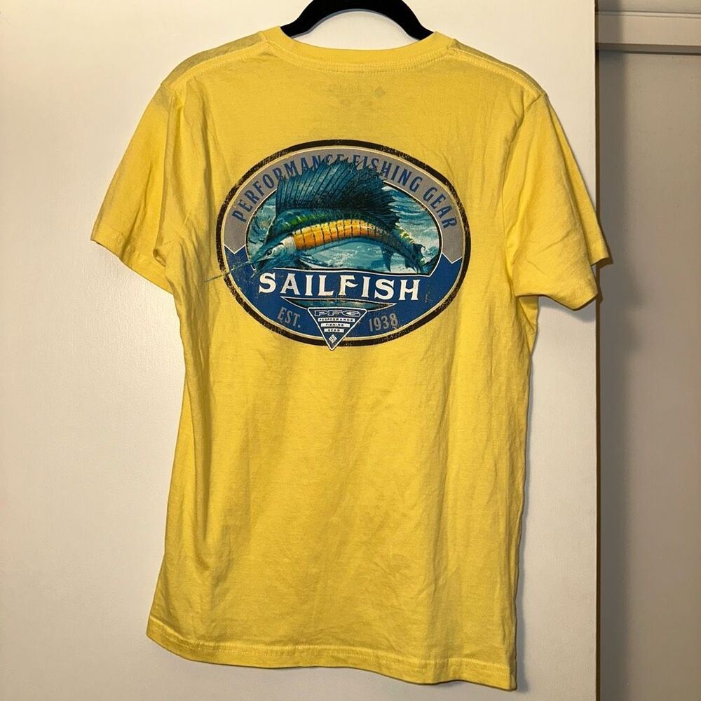 Columbia Men’s PFG Yellow Blue Fish Pattern Graphic Tee Small EUC